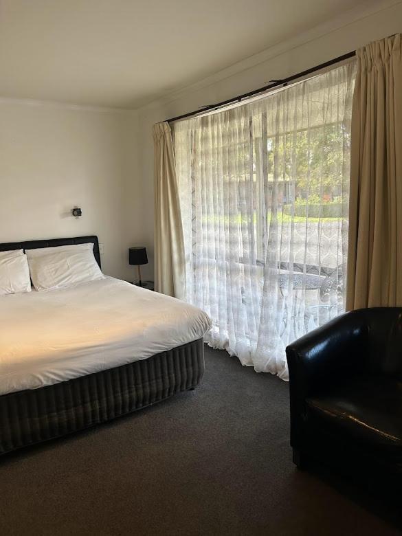 Best Western Colonial Village Motel Warrnambool Ruang foto